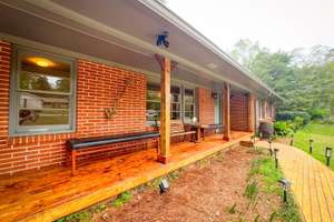 Prime Beechwood Hills Riverside Ranch: Exceptional Location, Endless Potential!