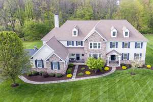 Luxury Living in Cumberland Ridge!