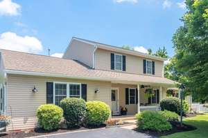 WELCOME HOME! 2027 Horseshoe Pike