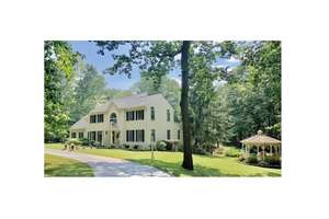 In-Ground Pool Oasis & Downingtown Schools!