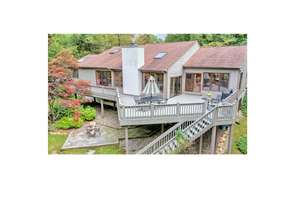 Luxury Living, in a Tree House-Like Setting!
