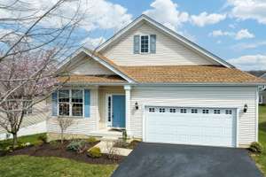 Fabulous Home & Lifestyle ---- in The Villages at Hillview!