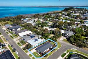 Perfectly Located Corinella Beach House