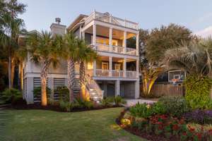 Beautiful Beach Home with Pool & 3rd Block from Ocean