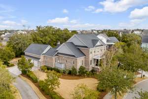 Sophisticated Parkside Living with Pool & Pool House
