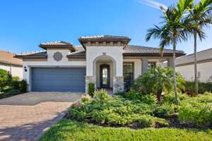 If you like coming home to a crisp, clean and stylish home, then this residence is for you!!
