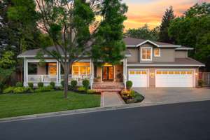 BRIGHT, GORGEOUS HOME BRINGS THE OUTSIDE IN - ENTERTAINER'S DELIGHT