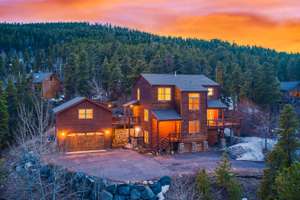 Craftsman Home Overlooking Nederland!