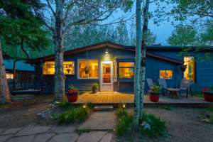 A Gem Nestled in Aspens Just Steps from Town