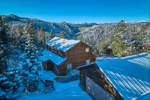 Colorado Mountain Dream Home: Views, Space, and Adventure Await!