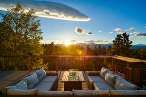 Remodeled Home w/ Spectacular Mountain Views