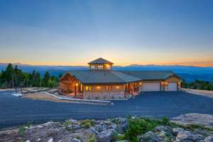 Secluded Mountain Estate with Panoramic Views