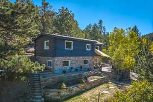 Bright, Elevated Home Close To Town