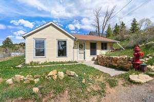 1888 Charm Near Shops & Fun