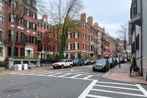 Beautiful Mt. Vernon Street - Sunny 2 Bed condo with private outdoor space