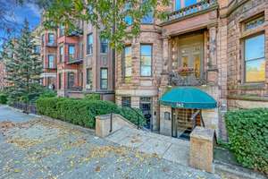 Back Bay - Prime historic district 1 bed with spectacular skyline views