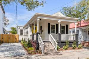 Historic Craftsman Steps from Hampton Park!