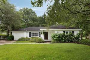 Beautifully Updated Ranch in West Ashley Neighborhood of West Oak Forest