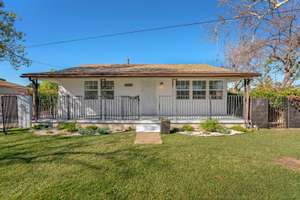 A Hidden Gem On A Large Corner Lot, Featuring An Expansive Luxe Guest House In The Heart of Valley Glen