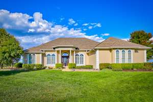 Luxury Ranch in Far Oaks with a Golf Course View