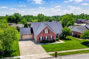 Gorgeous and Spacious Home with Large Lot in Braeswood Trails
