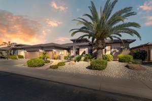 Grand Elegance on the Fairway: Luxury Living in Sun City Grand