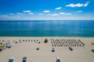 A MICHAEL GRAVES RESIDENCE FULLY RENOVATED: BEST DEAL FOR A 3/3 OCEANFRONT