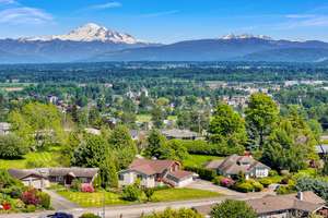 2548 Crescent Street | Spacious 5-Bedroom Home for Sale on Half-Acre Lot in Desirable Ferndale Neighborhood