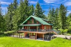 A Lifestyle of Adventure Defined! Welcome to 2046 E Smith Rd