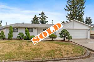 Generous 1-level Ranch in NE Near Glendoveer & Summer Place!