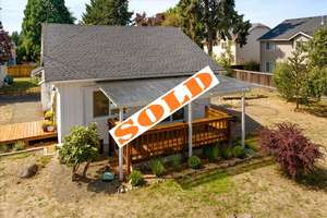 Hillsboro: 1920's Cottage Updated w/Scadia Inspiration