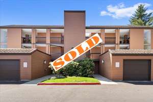 Stylish, updated condo in the Mountain Park is move in ready!