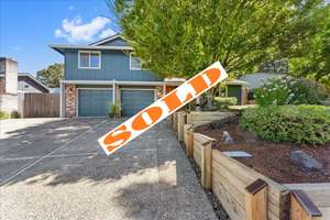 Classic Highland Tri-level, Updated & Move-in Ready!