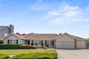 Fantastic One-Level Ranch in Oregon City with Accessibility Features!