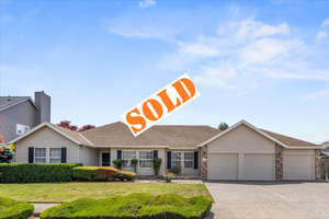 Fantastic One-Level Ranch in Oregon City with Accessibility Features!