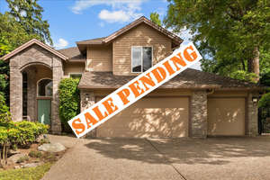 Light & Bright 4 Bedroom, 2.1 Bath + Office in Sought-After Sexton Mountain Location in Beaverton