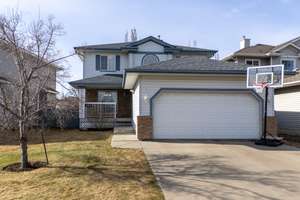 Beautiful 2 storey home in Elsinore!