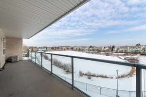 Large 45+ lakeview condo in Terra Losa