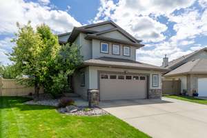 Fully finished 2 storey home on a pie lot in Sherwood Park