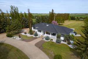 Beautiful home on 2.47 acres in Sturgeon County