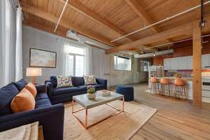 Sunny top-floor, end unit downtown condo!
