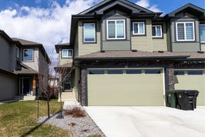 Beautifully maintained half duplex in Spruce Grove