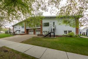 Side by Side duplex in Westwood!