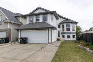 Well appointed bi-level home with vaulted ceilings in Sherwood Park