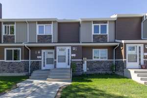 Well-located 3 bedroom townhouse in Sweet Grass