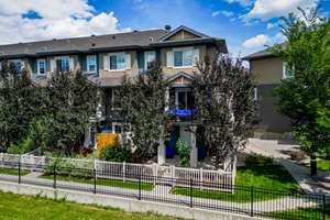 Stunning corner unit townhouse with spectacular view in Chappelle