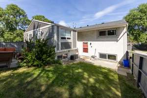 End unit bi-level townhouse in Lymburn