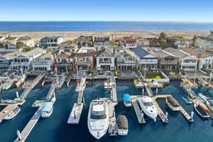 STRIKING CAPE COD-INSPIRED BAYFRONT HOME