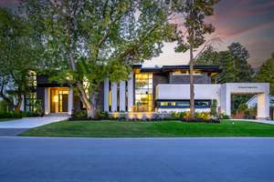 Seamless Fusion of Indoor-Outdoor Opulence