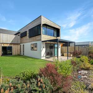 Stunning Harris Build Home - Ready To Move In